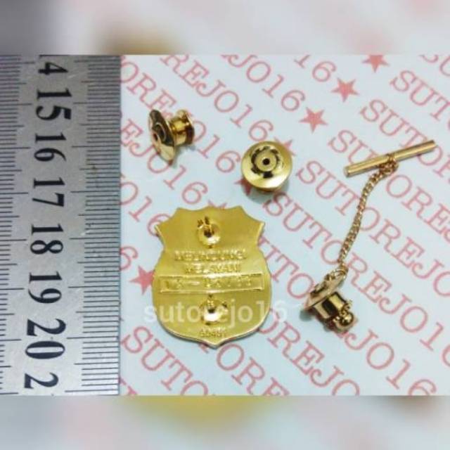 Pin kerah pin baju jatah polisi bukan satpam
