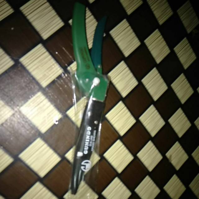 Gunting ranting rumput sabotan gunindo