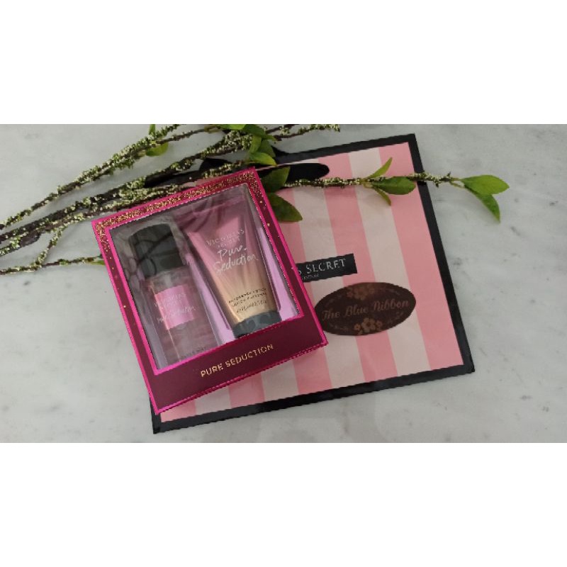 VICTORIA SECRET TRAVEL GIFT SET MIST WITH BOX