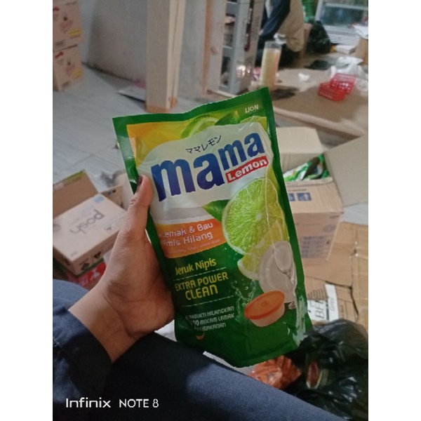 Mama Lemon Jeruk Nipis Pouch 680ml