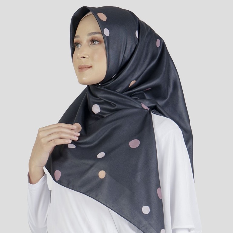 Jilbab Segiempat Elzatta Kaila Voal Premium Series-Rayna - Hitam