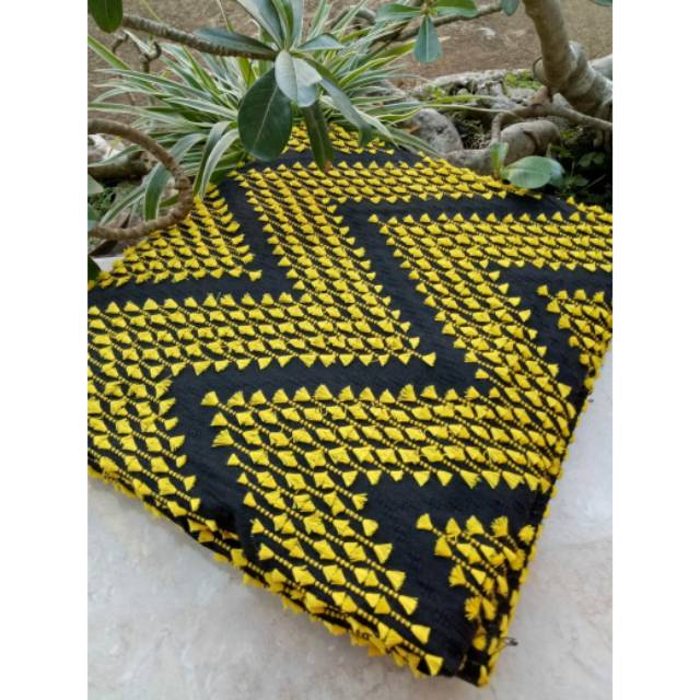 Kain tenun sutra bulu