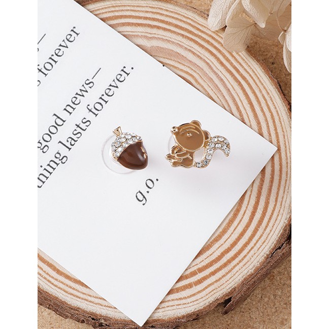 LRC Anting Tusuk Fashion Brown Little Squirrel Asymmetric Diamond Earrings D82464