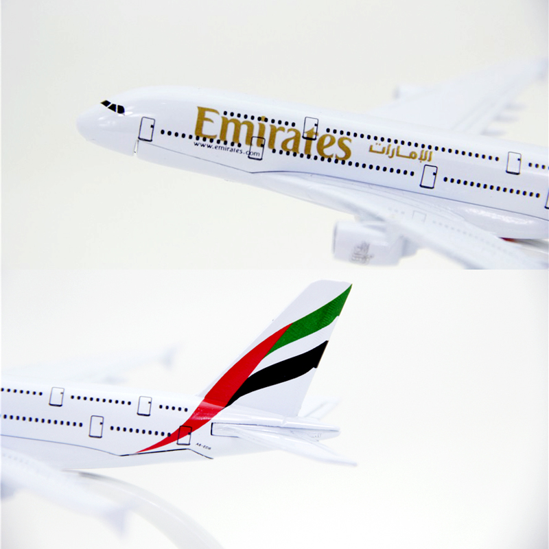 Miniatur Diecast Pesawat Terbang Emirates Airlines A380 Airbus 380 Bahan Alloy Metal Ukuran 16CM / 20CM Untuk Hadiah