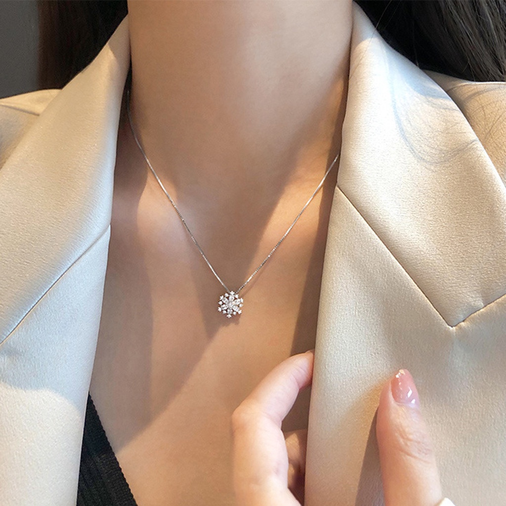 Hu Hu Hu Hu Hu Alat Bantu Pasang Kacamata♡ Kalung Wanita Dengan Liontin Bentuk Kepingan Salju Bahan Cubic Zirconia Untuk Pesta