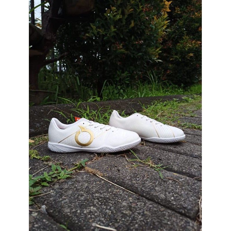 ortuseight SABRE IN WHITE ukuran 43