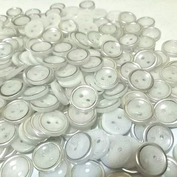 Kancing Baju GEPENG Corak List Silver Import Diameter 13mm Isi 100 pcs