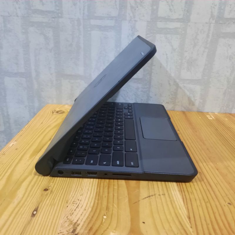 Notebook Dell 11 N2840 Ram 4GB SSD 128GB OS. Windows 10 Full aplikasi siap pakai