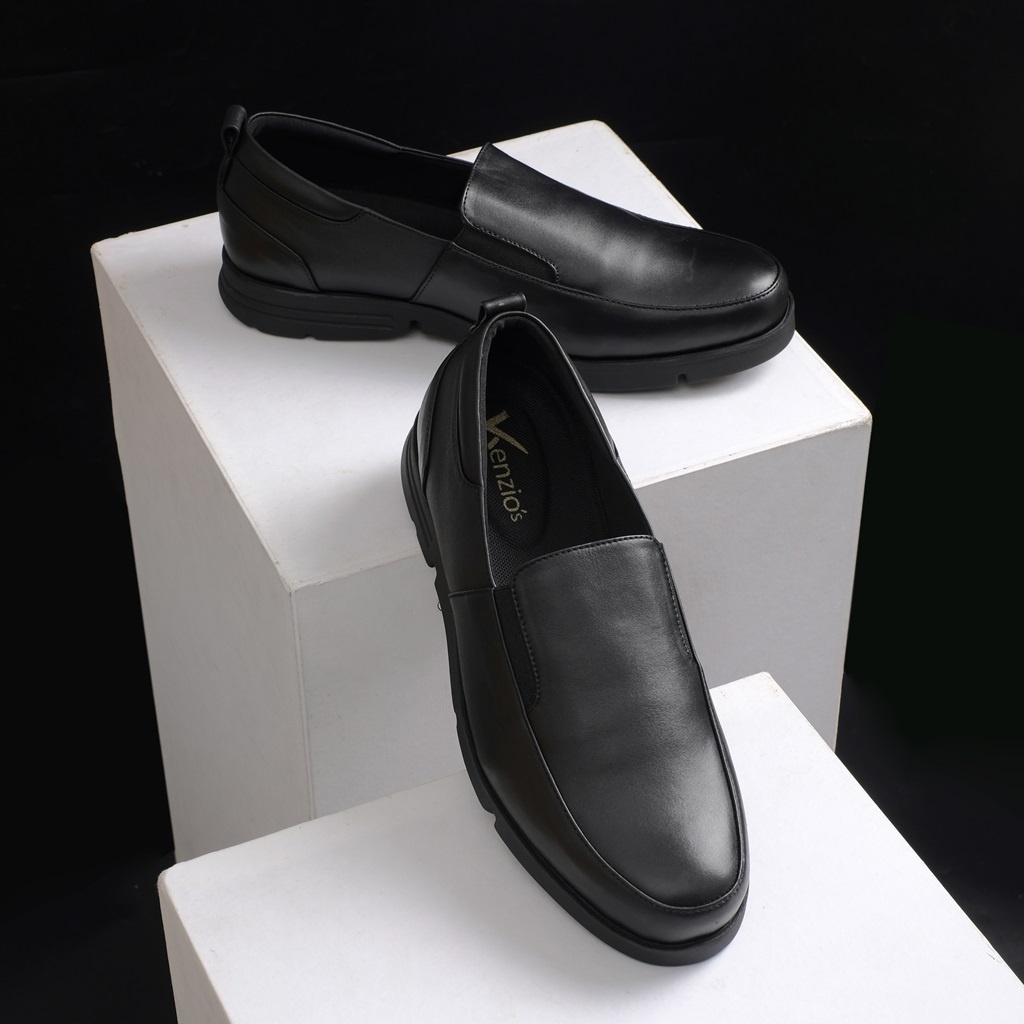 JOBS BLACK ORIGINAL x KENZIOS Sepatu Loafers Full Hitam Kulit Sapi Asli Pria Slip On Simple Casual Semi Formal Kerja Kantor Slop Jalan Santai Hangout Pesta Kondangan Kuliah Selop Resmi Kantoran Genuine Leather Penny Loafer Footwear Keren Terbaru Kekinian