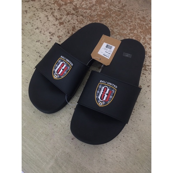 sandal slop zuma Bali United