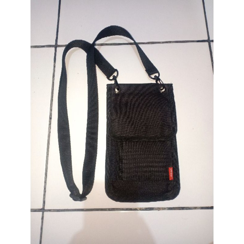 Tas selempang hanging walet slot