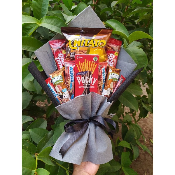 (K) Buket cowok hitam/paket/bingkisan Snack Ulang Tahun/Ultah/ Wisuda/Kado/Hadiah/ ANNIVERSARY / CEWE