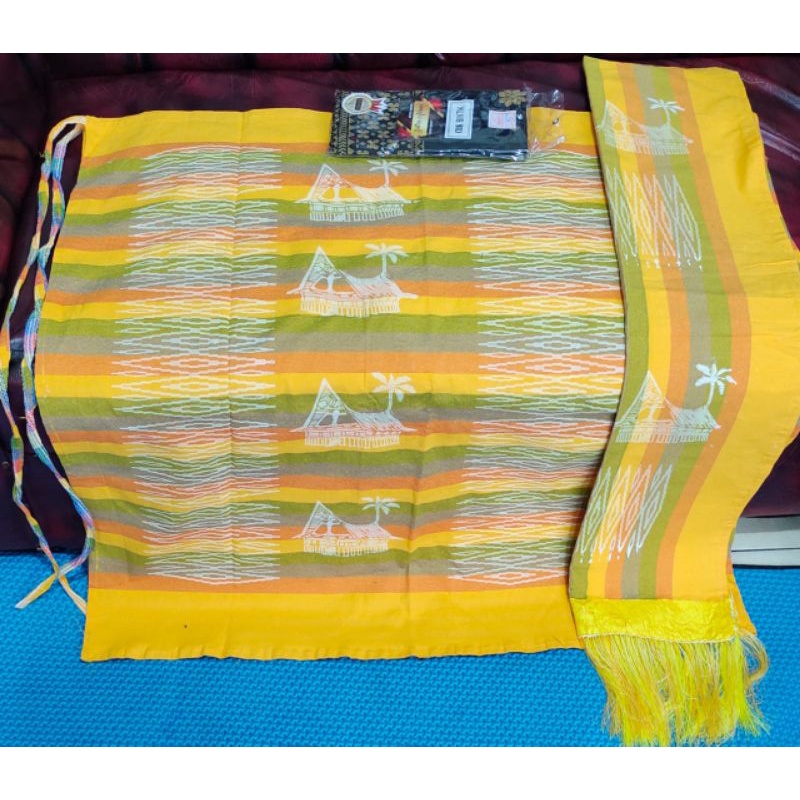 Sarung Lilit dan Selendang Sibolang Rasta Sopo-Kuning