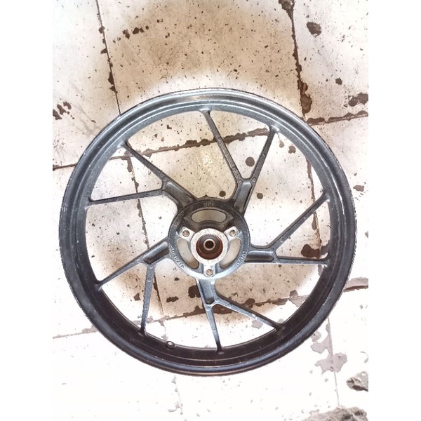 velg belakang suzuki satria fu-pnp shogun robot 125.barang asli copotan original siap pake kondisi 9