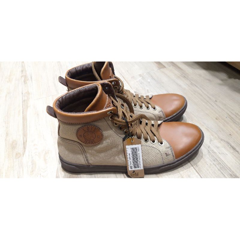 SEPATU BOOT LOIS