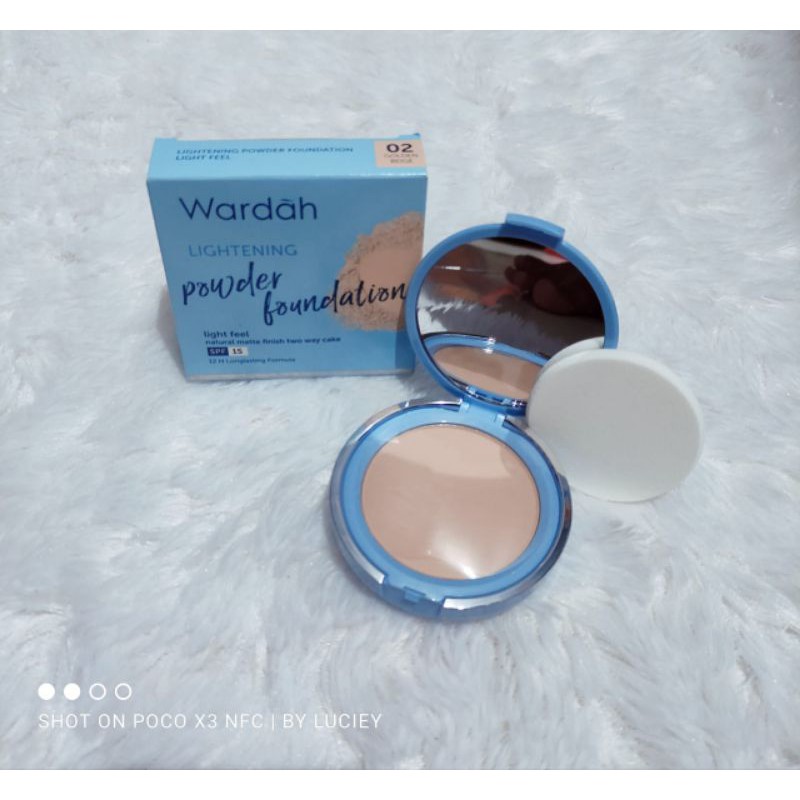 bedak Wardah lightening powder foundation no 2 golden beige
