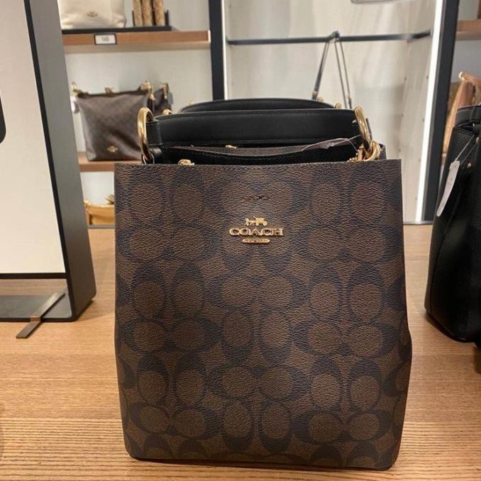 Coach Charlie Bucket 21