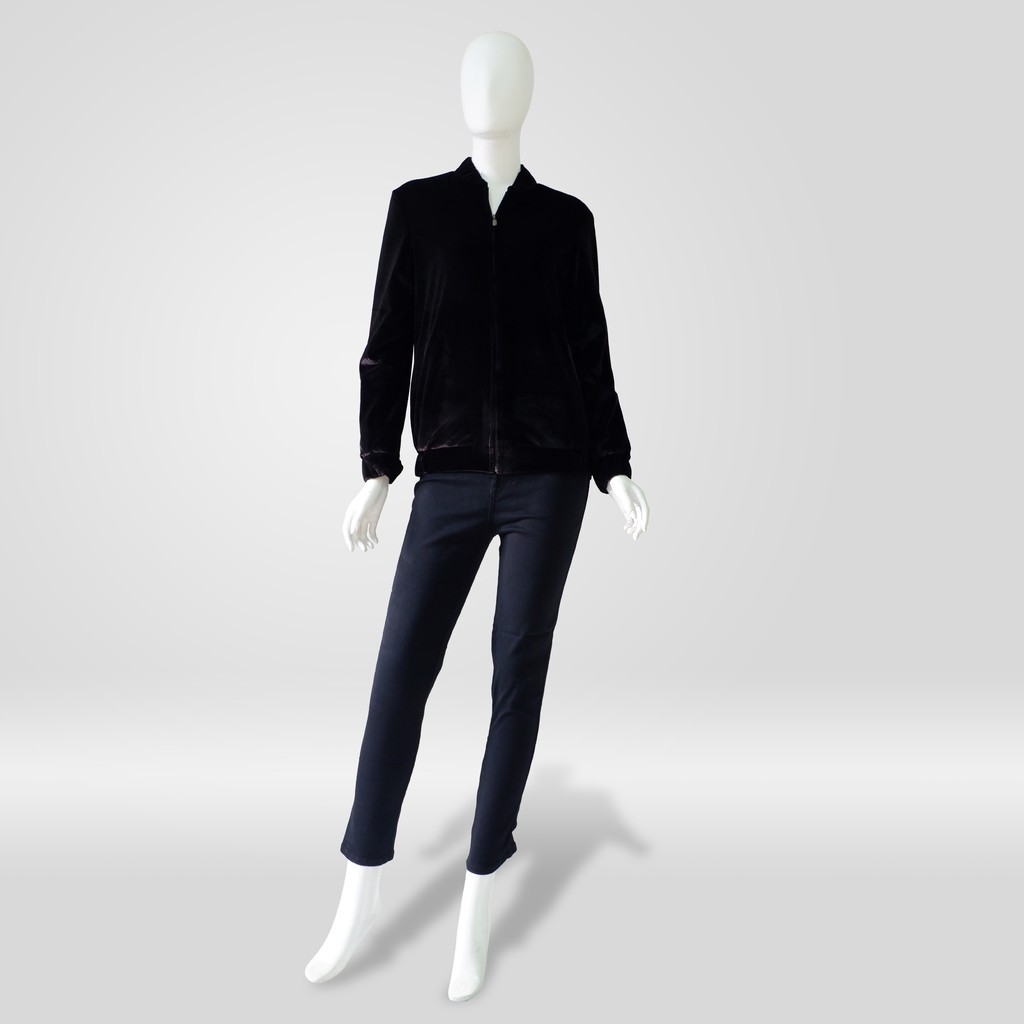 Poppy Dharsono - Jaket Beludru Hitam