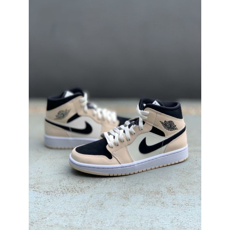 NIKE AIR JORDAN 1 MID BARELY ORANGE