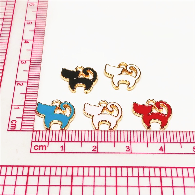 4 Pcs Liontin Kalunggelanganting Model Kucing Kecil Bahan Alloy Untuk Wanita