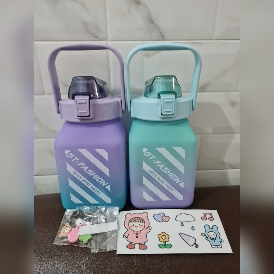 Botol MInum Viral Gemoy Kotak 1.5L Free Stiker 2D 3D Tali &amp; 2L Free Stiker 2D 3D Botol Motivasi / Botol Time / Botol Gradiasi White_Cell