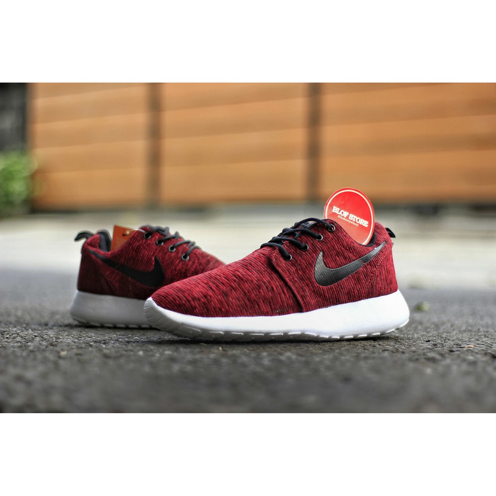 nike roshe runs maroon