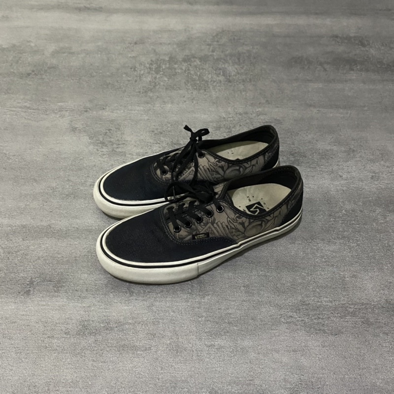 Vans Authentic Syndicate x Mr Cartoon