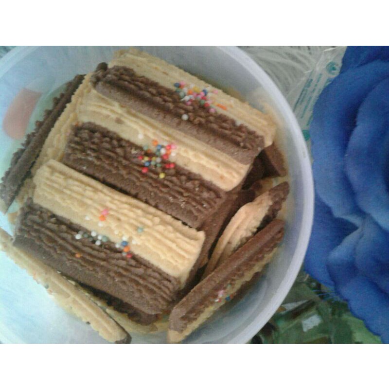 

Kue Semprit Black & White