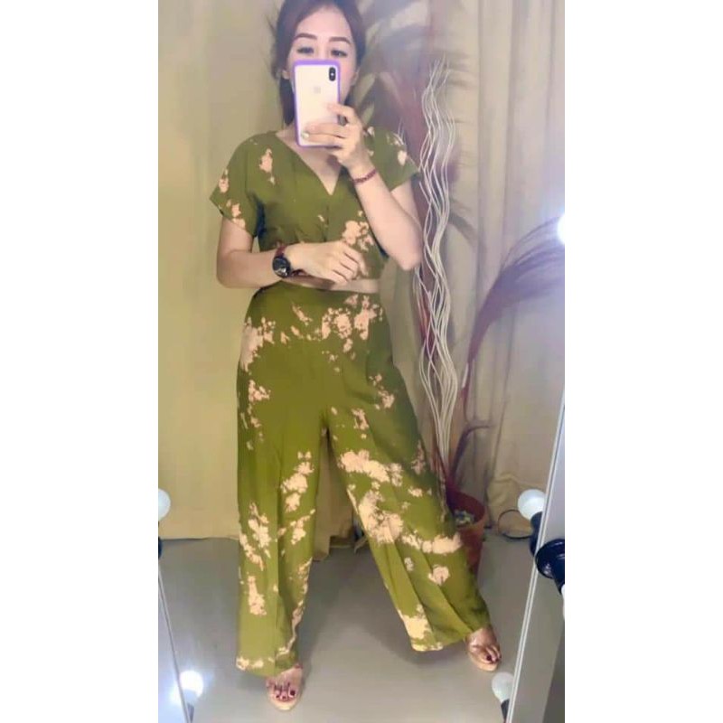 Setelan Tie Dye & Polos Crop Top V Neck