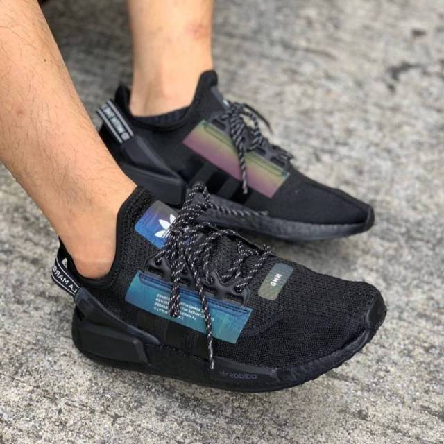 nmd r1 carbon