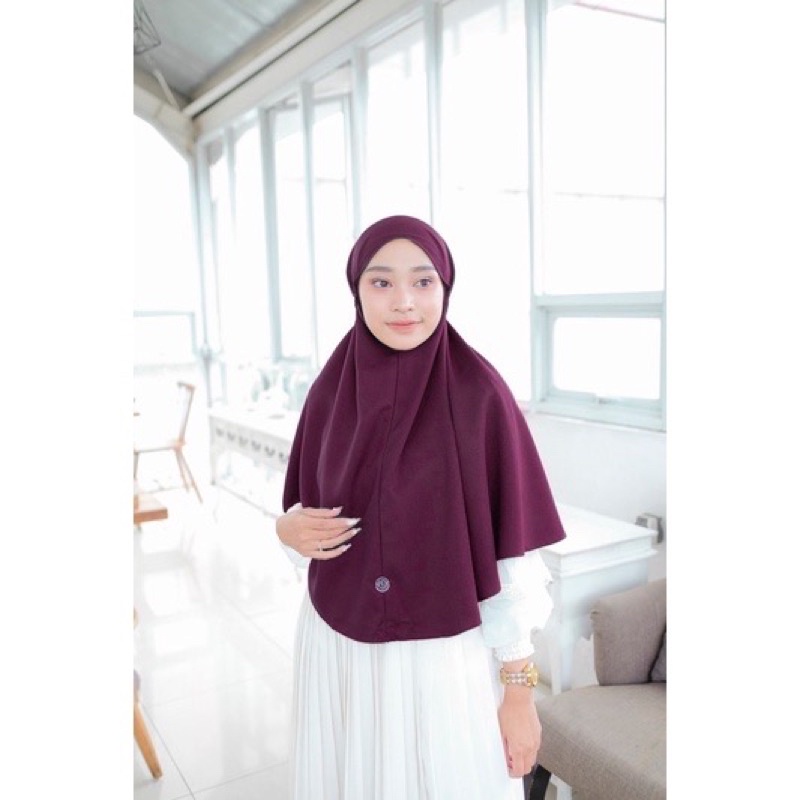 Sovva Label - Bergo Maryam Hijab Instan Tali Bahan Premium Lady Zara-Zara Burgundy