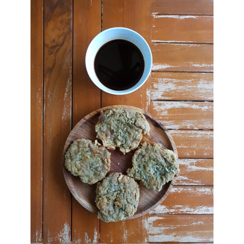 

Pempek Kulit Tetangga kualitas premium isi 10 pcs, ikan tenggiri asli