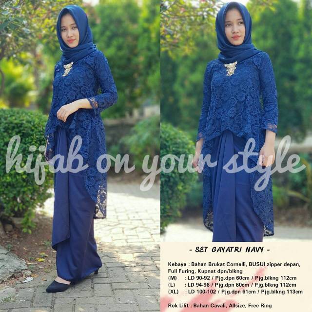 SET KEBAYA BROKAT GAYATRI NAVY MIX KAIN LILIT