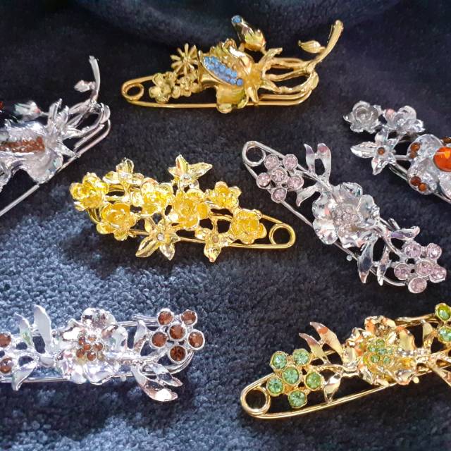 Pin/Bros motif bunga, kupu2, tulip