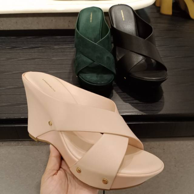 URBAN AND CO WEDGES