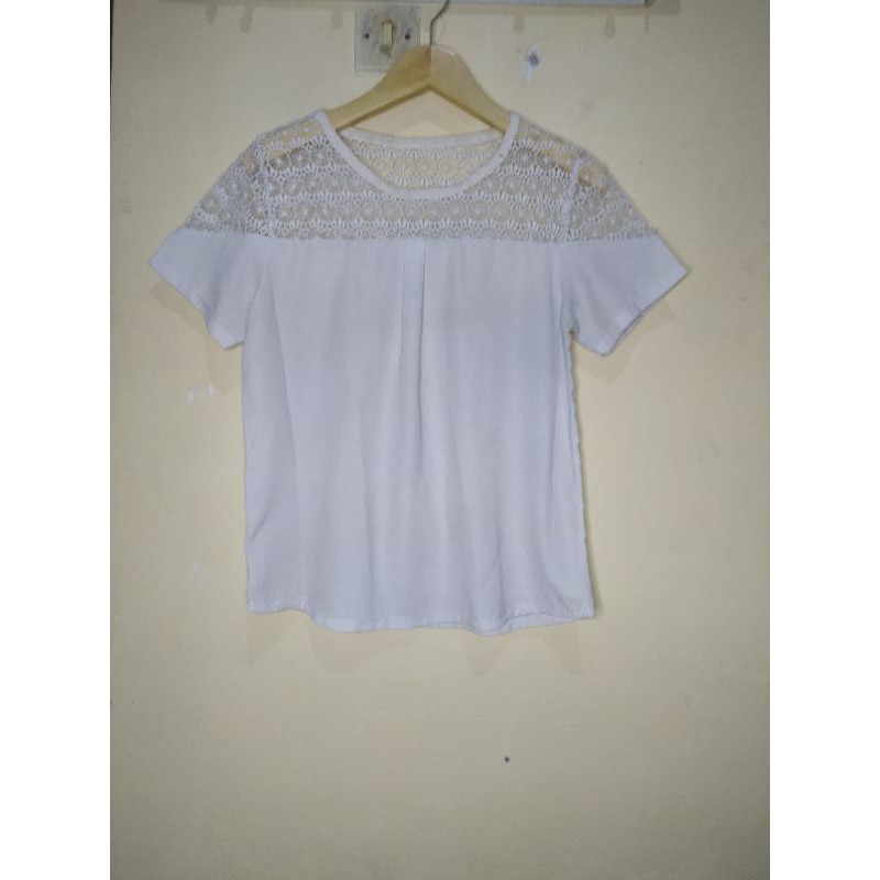 Baju Wanita Semi Brokat Warna Putih Preloved