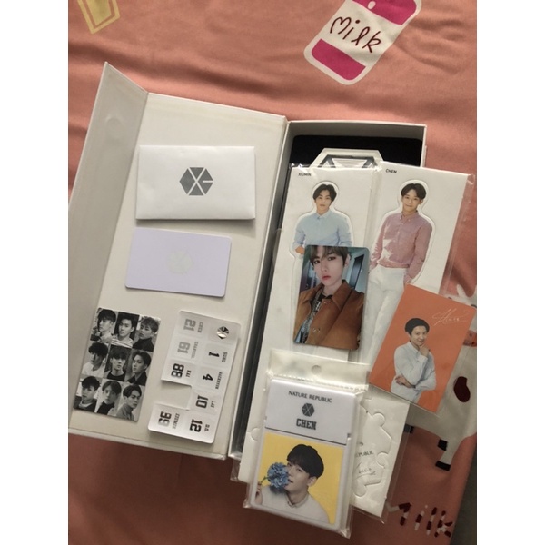 OFFICIAL LIGHTSTICK EXO VER.2 + FREE PHOTO CARD BAEKHYUN TEMPO ERA + FREE STANDEE NATURE REPUBLIC XI