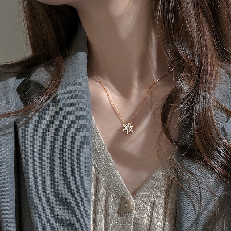 Korean version of zircon snowflake light luxury temperament all-match pendant clavicle chain 210807