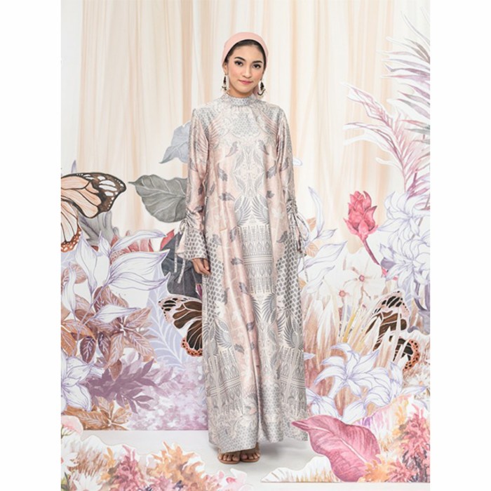 Russel Dress in Rosewood - Wearing Klamby