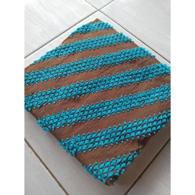 Kain tenun sutra bulu