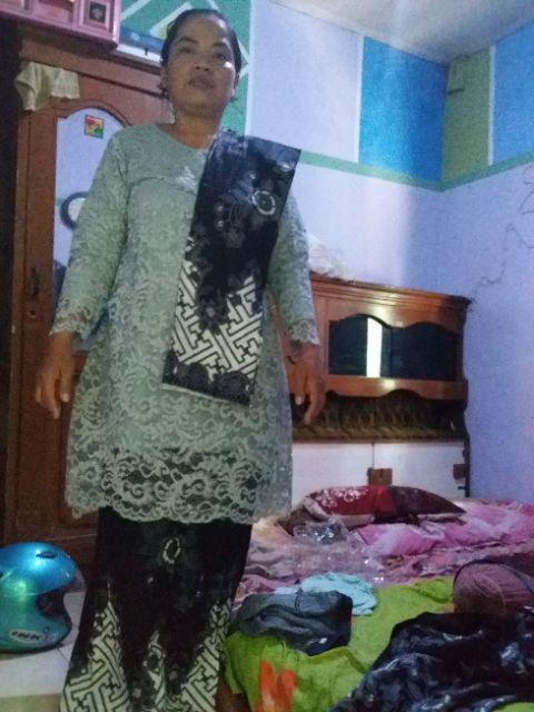 Zola_batik Couple Kebaya Brokat Selendang Ayushita - Monaka