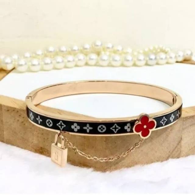 Gelang LV Flower Gembok G09 Titanium kualitas premium Gelang LV Flower Gembok G09 Titanium kualitas premium