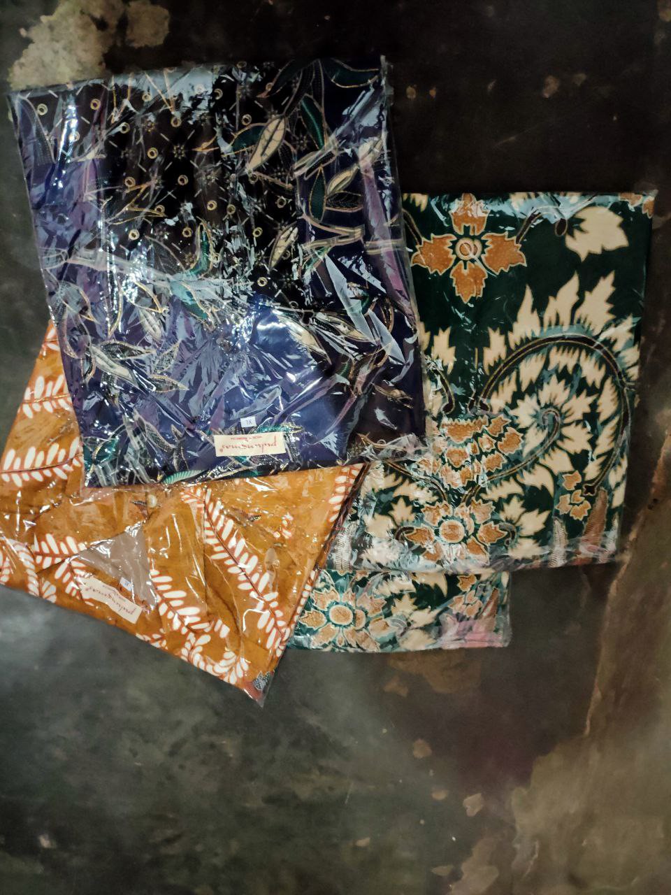 Kemeja Batik Semi Sutra Babytex Dan Kreep Puring Istimewa Bahu Pakai Busa