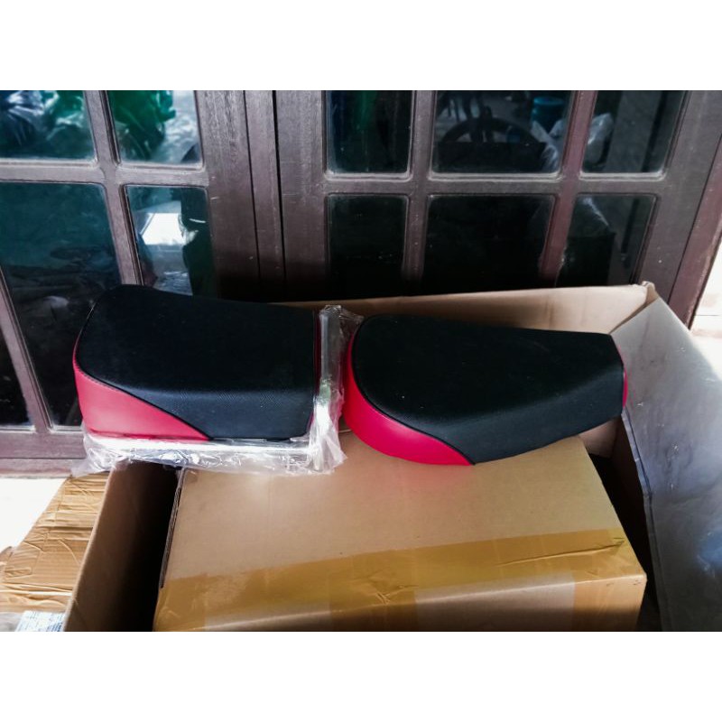 jok pisah Honda C70 honda c50 warna merah hitam - jok pispot Honda pitong C70 c50 merah hitam
