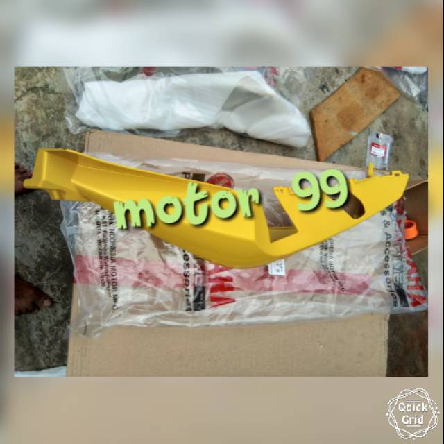 Body belakang kiri Xmax 250 kuning oriiginal ygp