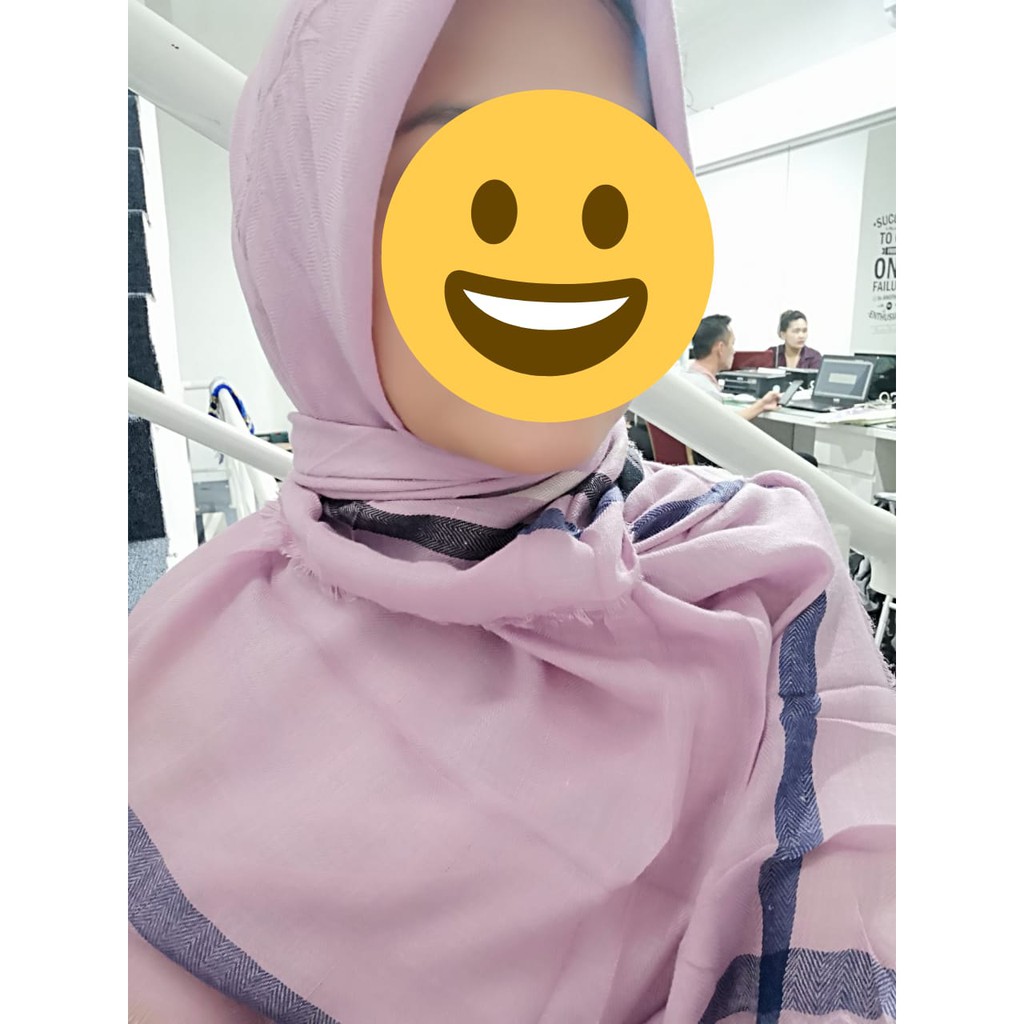 KUP - COD MURAH HIJAB / JILBAB SEGIEMPAT UNIQLA C&amp;Z AA 107 B - SQUARE SCARF UNIQLA C&amp;Z AA 107 B - MOTIF GARIS