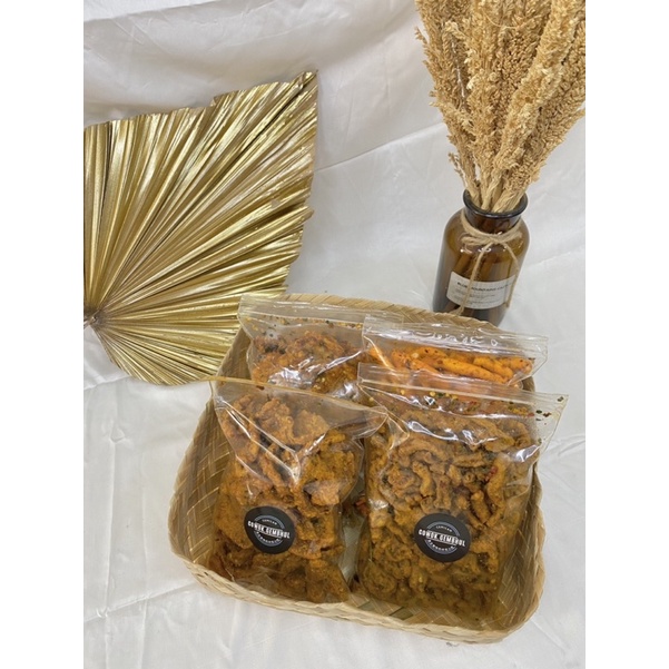 

Paket Hampers Lebaran B Cemilan Gembhul (Telor Gabus, Kulit Crispy, Usus Crispy, Tempe Crispy) Premium Pedas Daun Jeruk