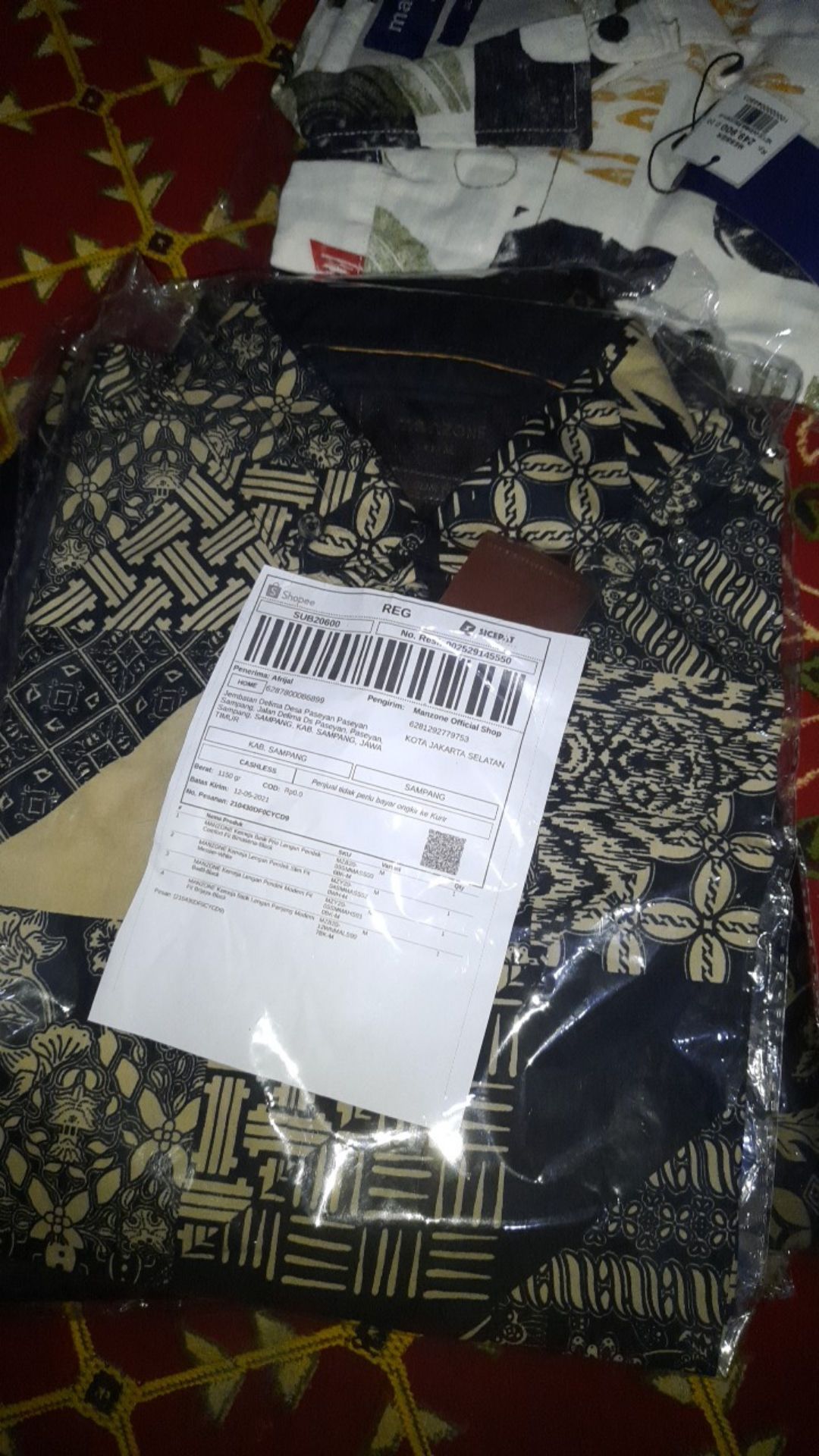 Manzone Kemeja Batik Pria Lengan Pendek Comfort Fit Bimasena-black