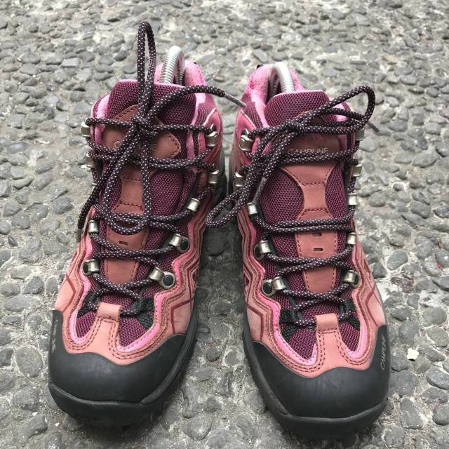 Sepatu outdoor campline ukuran 40.5