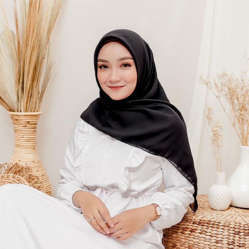 BELLA SQUARE HIJAB SEGI EMPAT JAHIT TEPI/NECI PART I